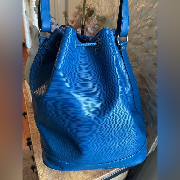 LV Louis Vuitton Epi Leather Noe Bucket Bag GM - Picture 2 of 16